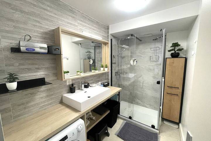 Apartamento entero, Moderno apartamento frente al mar con garaje y WiFi gratuito in Les Sables-d'Olonne, Vandea