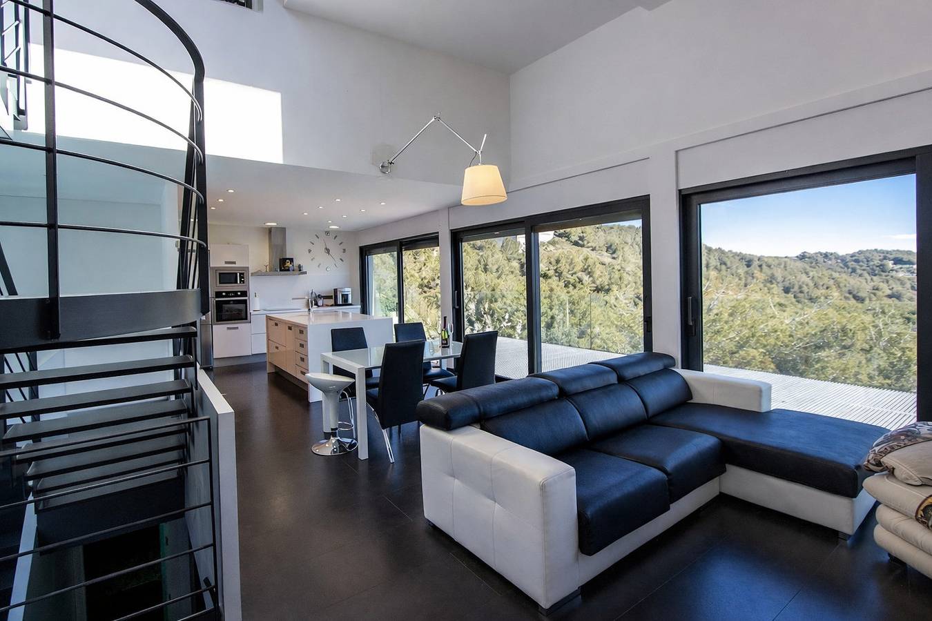 Moderno refugio con piscina privada, playa a 7 km in Alt Penedès, Penedes DO