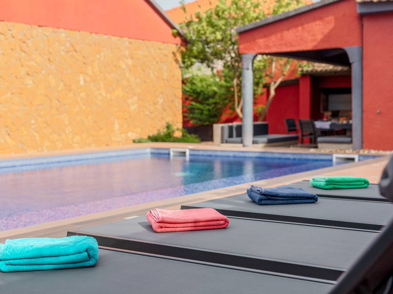 Aroeira Pool House in Aroeira, Charneca de Caparica e Sobreda