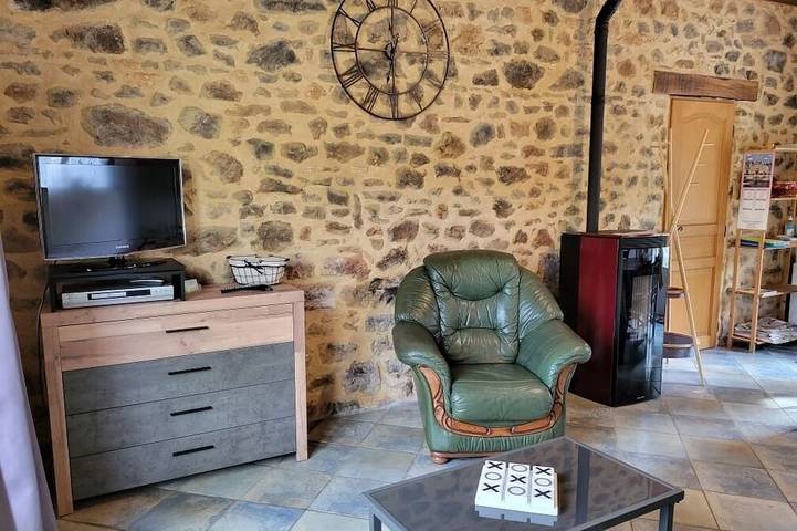 Location de vacances pour 5 personnes, avec terrasse, animaux acceptés à Saint-Martial-de-Nabirat