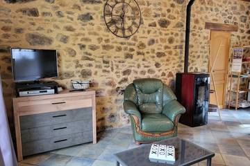 Gîte pour 5 personnes, avec terrasse, animaux acceptés à Saint-Martial-de-Nabirat