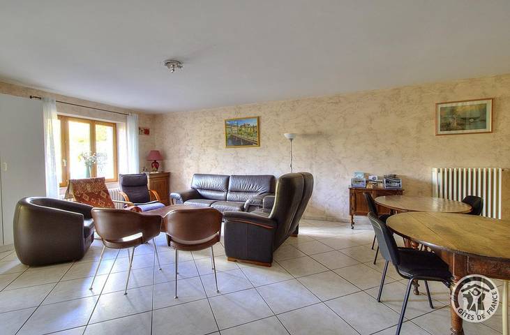 Gîte pour 15 personnes, avec jardin dans Rhône - 4