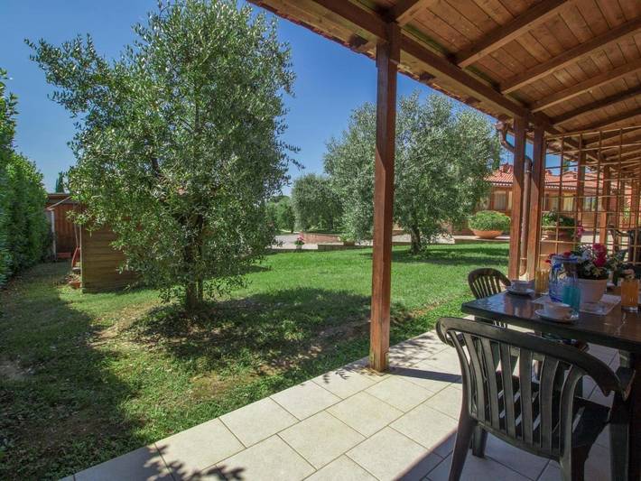 Gîte pour 4 personnes, avec piscine ainsi que terrasse et jardin dans Orentano - 3