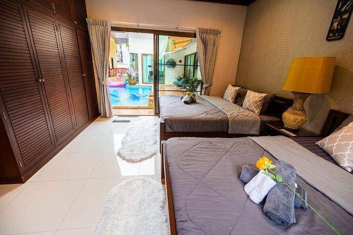 Villa for 10 personer, med utsikt og badebasseng i tillegg til hage, dyr tillatt i Pattaya