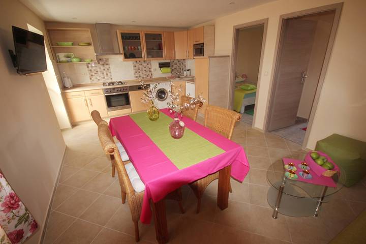 Ganze Wohnung, Apartment Rustica mit 2 Schlafzimmern in Ljubač (Dalmatien), Zadar
