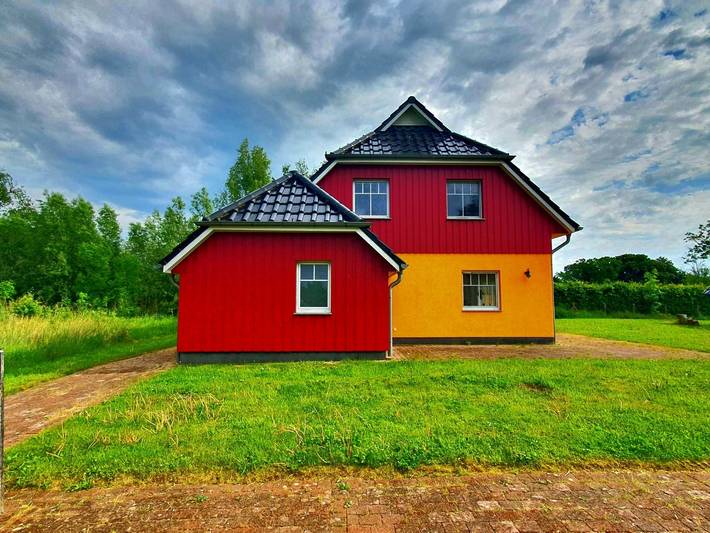 Ferienhaus für 9 Personen, mit Whirlpool und Terrasse sowie Garten und Sauna in Kenz-Küstrow