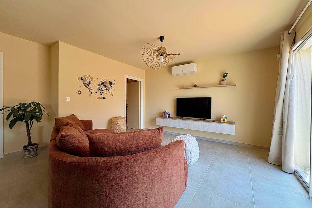 Chez Hamou et Julie, new modern house with swimming pool and boules pitch in Digne-les-Bains, Alpes-de-Haute-Provence