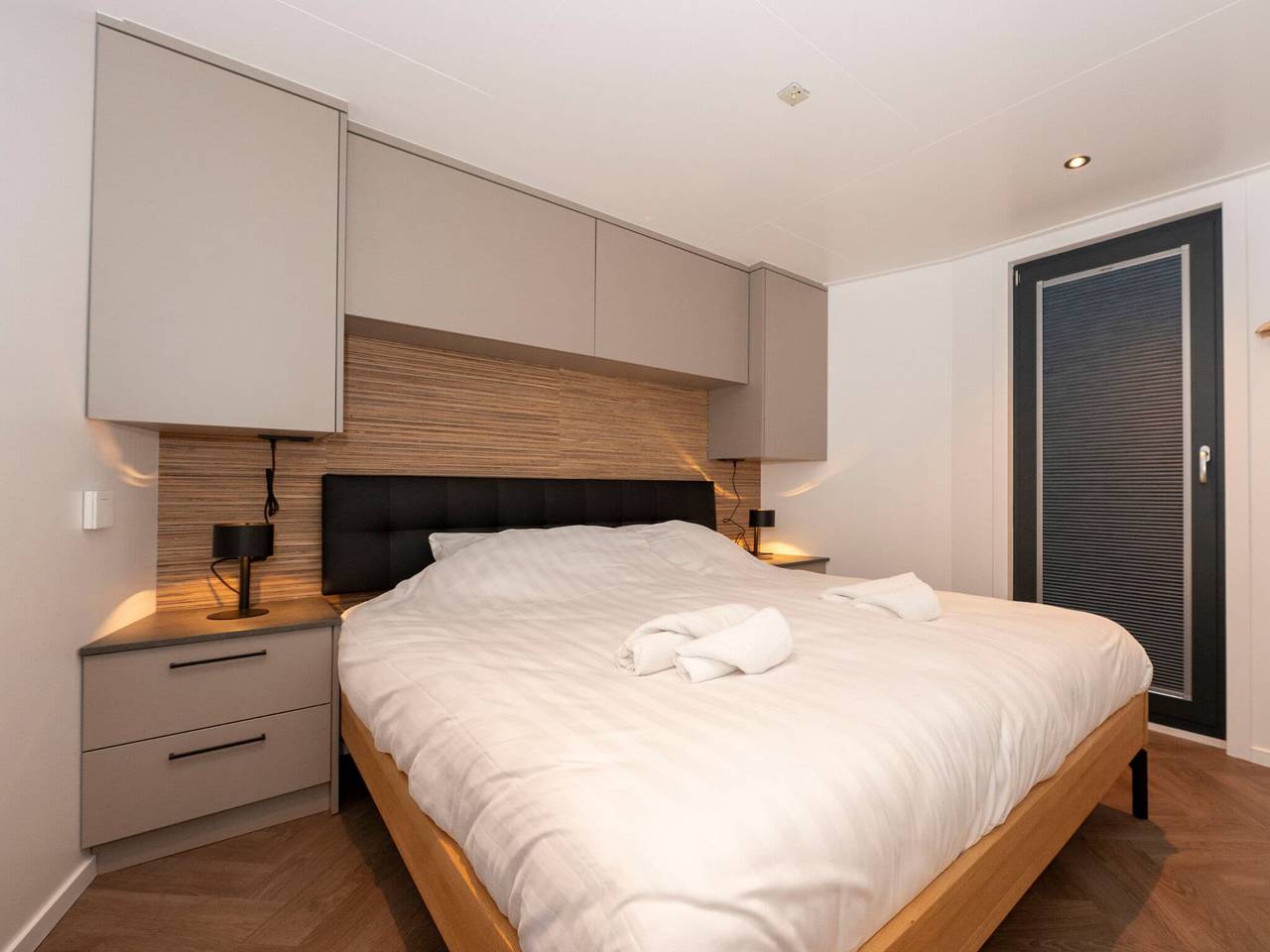 Hausboot in Offingawier mit Meerblick in Friesland