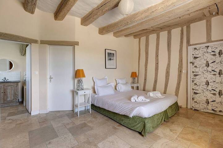 Location de vacances pour 14 personnes, avec piscine ainsi que terrasse et jardin à Ambillou - 4