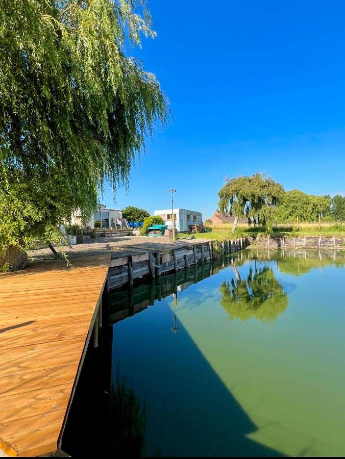 Location de vacances pour 4 personnes, avec vue sur le lac ainsi que vue et jardin, animaux acceptés à Hondschoote - 2