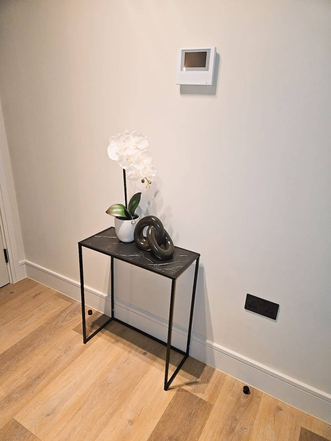 Entire vacation apartment, Lovely 1-Bed Apartment 5 mins from Romford station in Havering, London