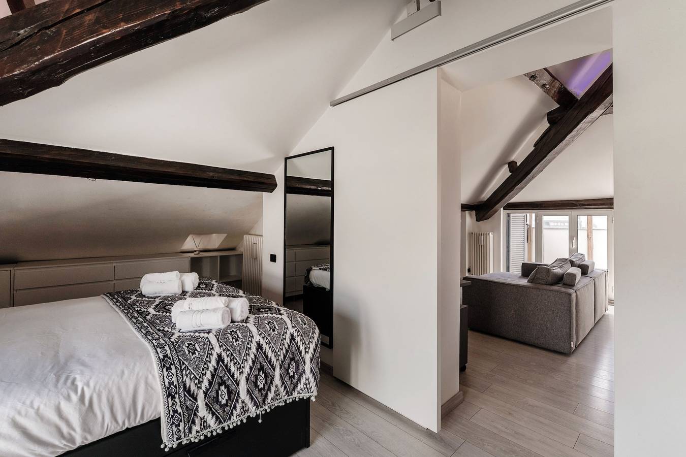 Hel ferieleilighet, Loft Rooftop in Como - 3 Terraces, Park, Ac, Bbq in Como, Comosjøen