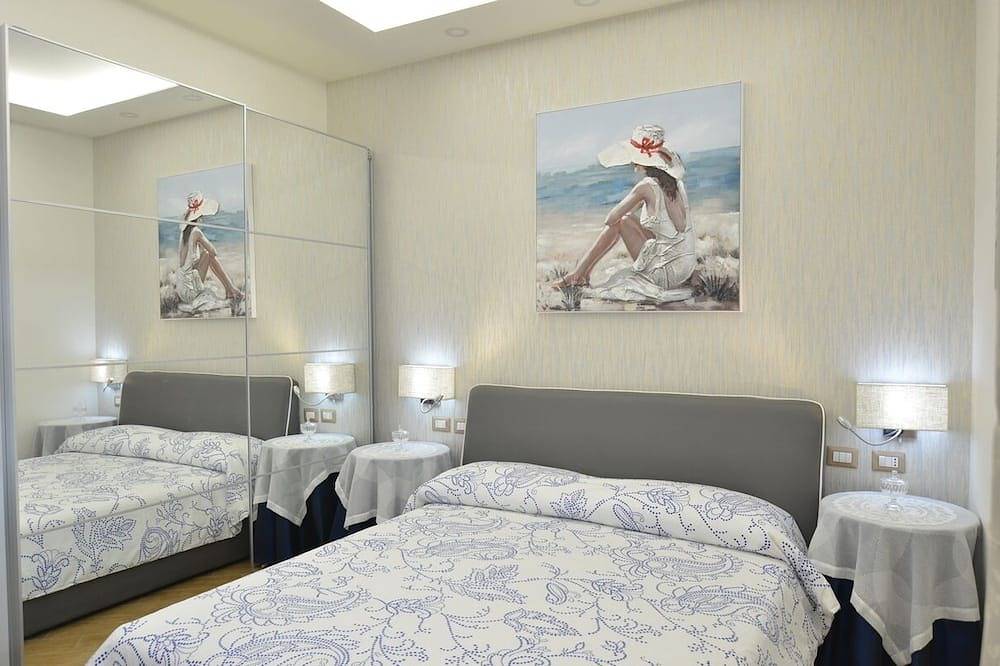 Entire apartment, Caserta Deluxe - Elegant Apartment In Caserta Center Welcomes Up To 5 Guests in Caserta, Caserta Province