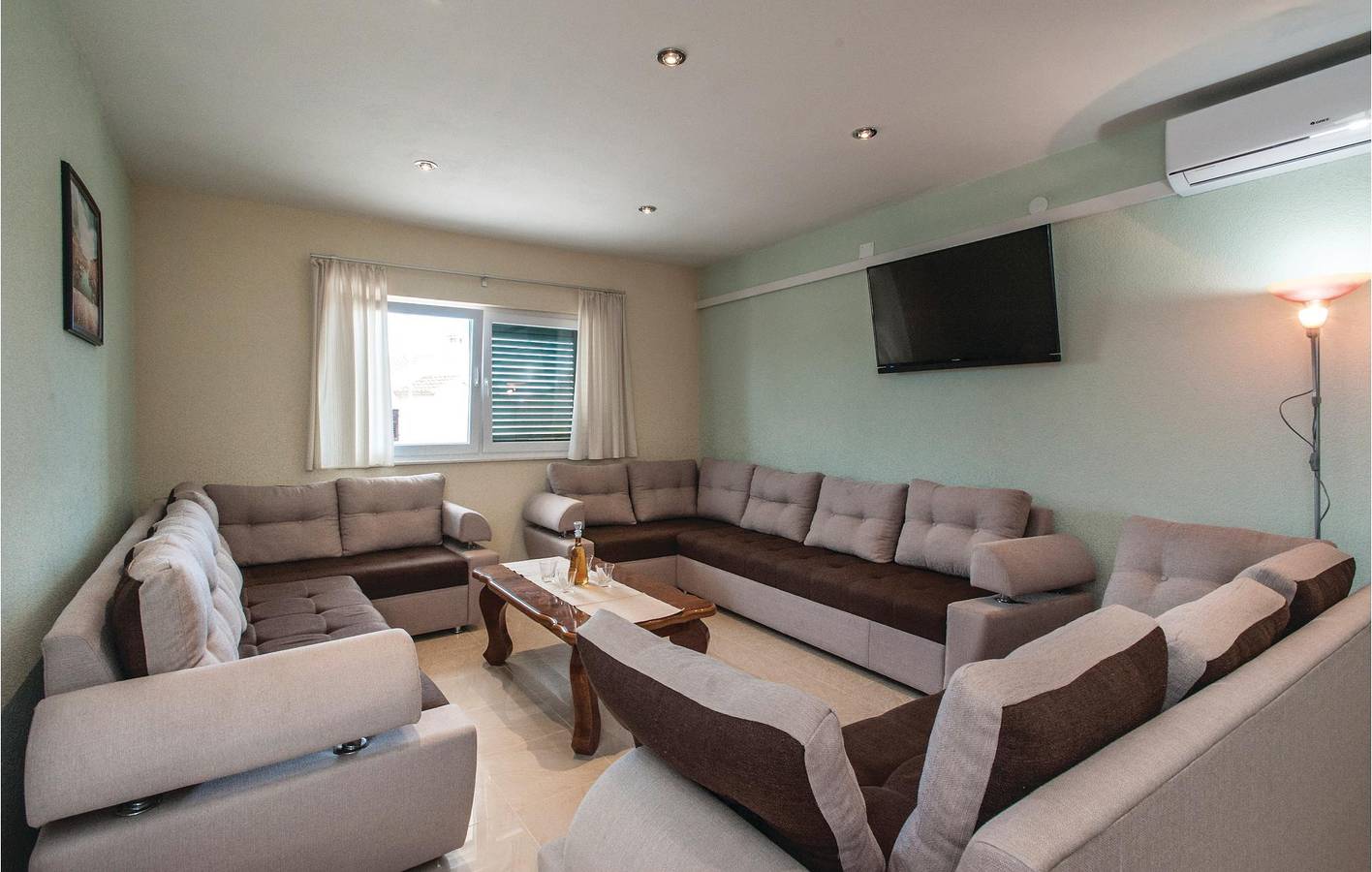 Gezellig appartement met zeezicht, zwembad, parkeerplaats en keuken in de buurt van Kanica in Sevid, Split-Dalmatië