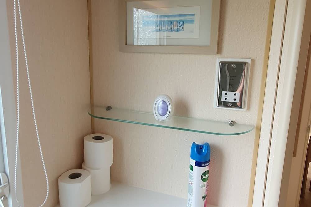 Caravan Sleeps 6 With Game Console in Chapel St. Leonards, Lincolnshire