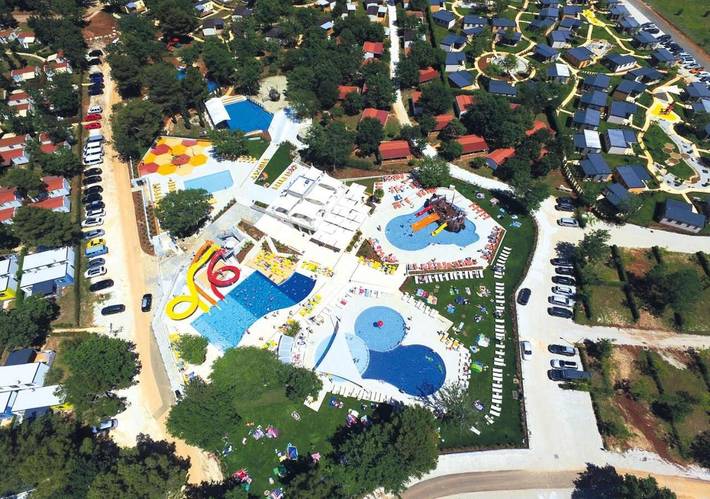 Camping für 6 Personen, mit Kinderpool und Pool sowie Terrasse in Lanterna - 3