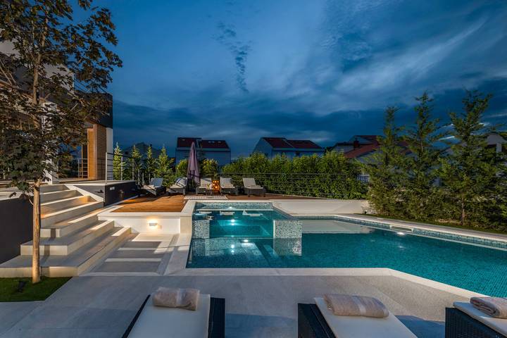 Ferienhaus für 14 Personen, mit Balkon und Garten sowie Whirlpool, kinderfreundlich in Zadar (Kommun) - 3