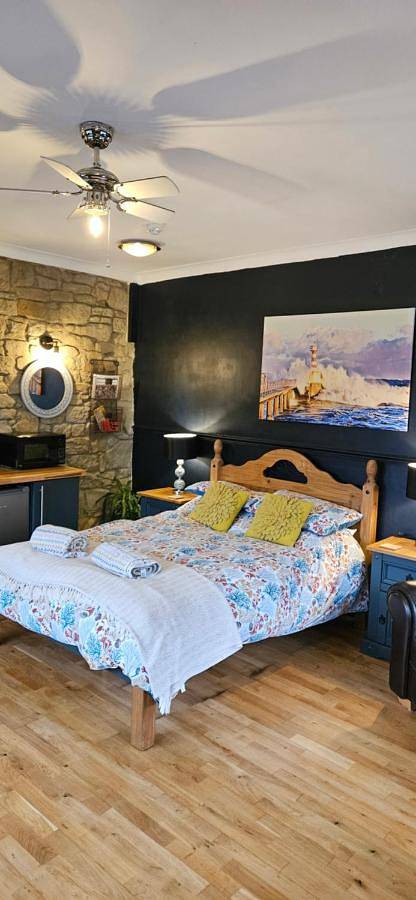 Small Twin room no pets room 6 in Amble, Northumberland