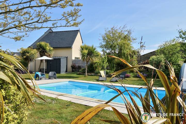 Maison de vacances pour 2 personnes, avec piscine ainsi que jardin et terrasse, animaux acceptés à Roscoff