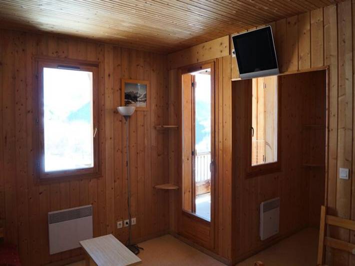 Gîte pour 6 personnes, avec piscine, adapté aux familles à Saint-Jean-d'Arves - 4