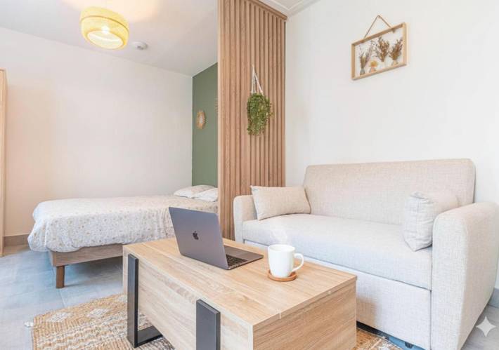 Location de vacances pour 3 personnes, avec terrasse dans Office De Tourisme De Luc Sur Mer - 4