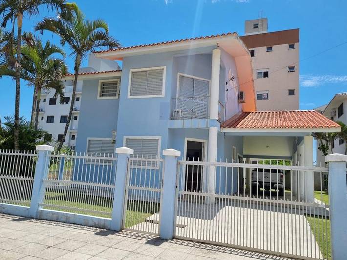 Casas e apartamentos de temporada para 10 pessoas, com jardim e vista, com animais de estimação em Governador Celso Ramos