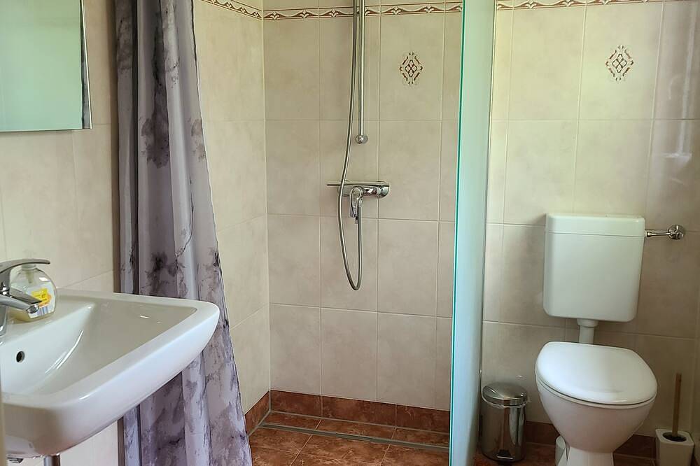 Bungalow mit Seeblick & eingezäuntem Garten – ruhig & privat in Hennickendorf, Rüdersdorf bei Berlin