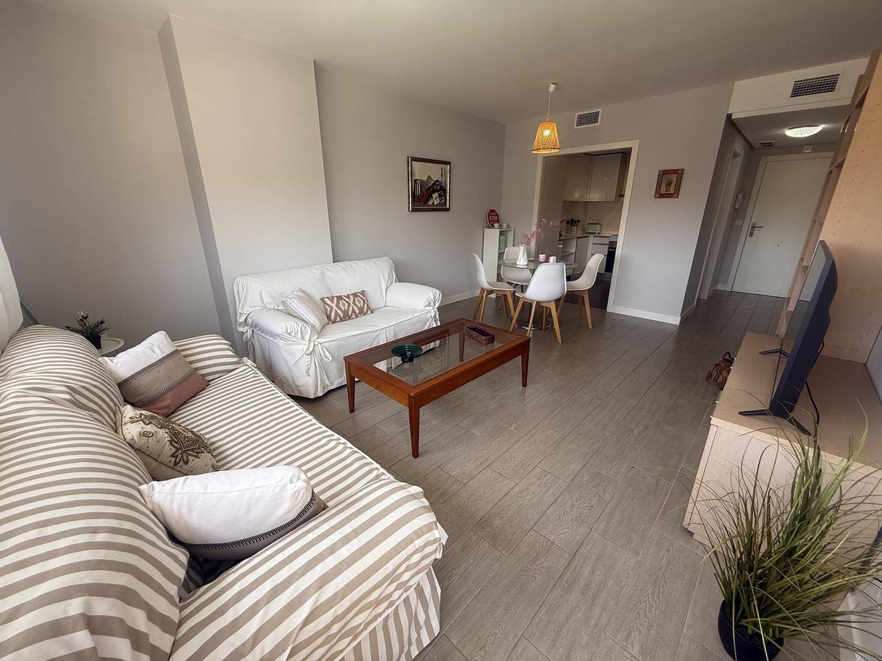 Stylish Apartment with Pool & Parking near San Juan Beach Pau 5, foto 8