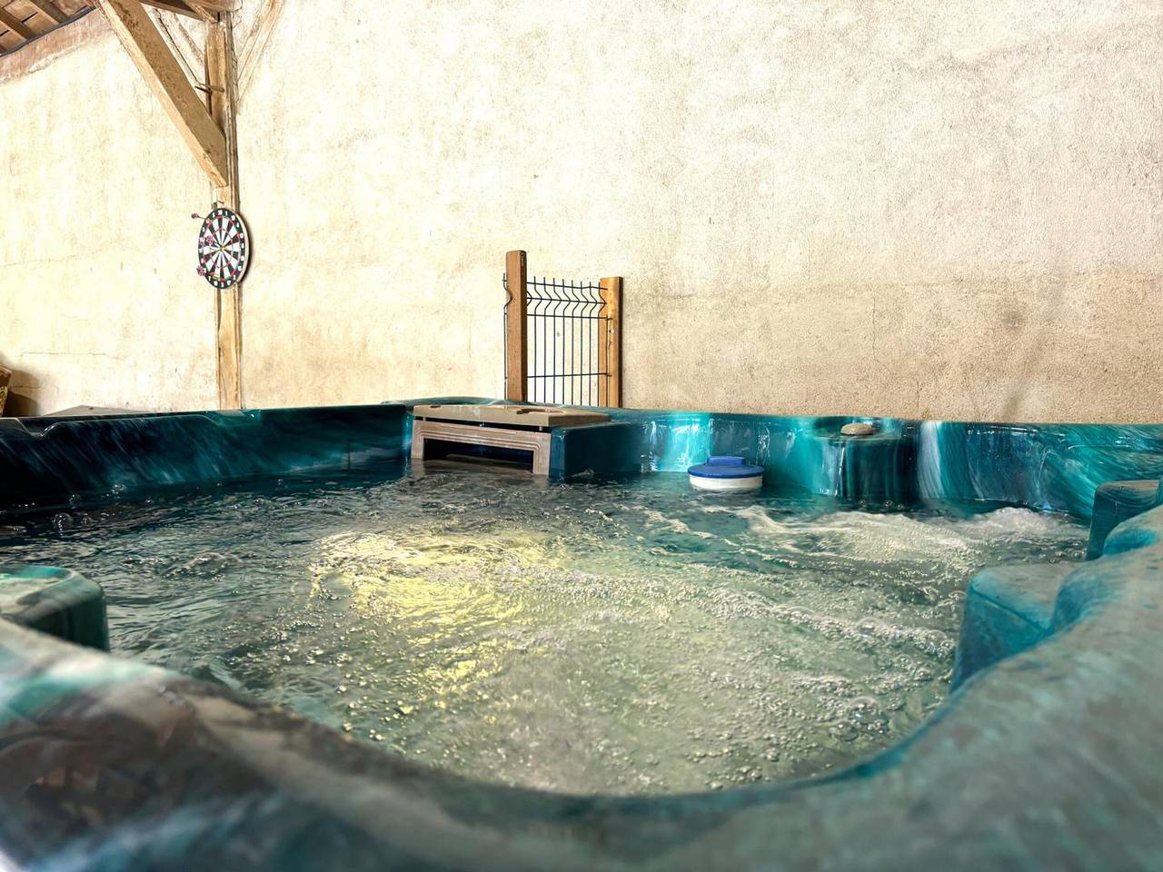 Maison Bourgeoise 1830 avec Spa et Jeux, Animaux Acceptés in Jaligny-sur-Besbre, Région de Vichy