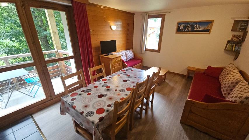 Entire apartment, A27 Chalet du Galibier – Renovated Apartment with Mountain Views in Valloire, Saint-Jean-de-Maurienne region