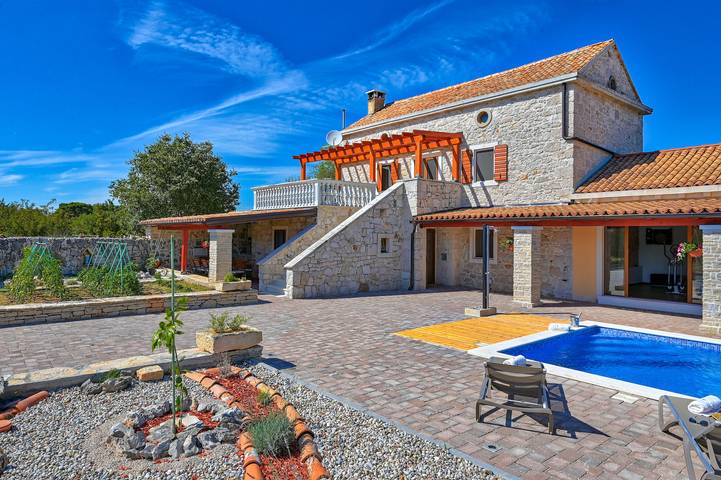 Villa pour 10 personnes, avec vue ainsi que jardin et piscine à Biograd na Moru - 4