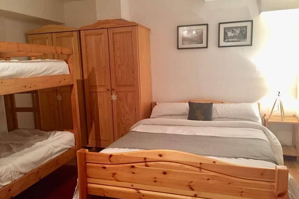 Entire apartment, La Taniere  - spacious ski-in/ski-out apartment in Les Gets located on the piste in Les Gets, Les Portes du Soleil