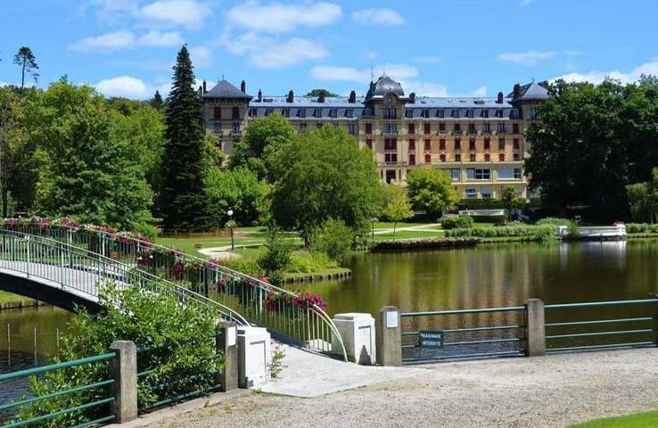 Gîte pour 2 personnes, avec vue dans Thermes de Bagnoles de l'Orne