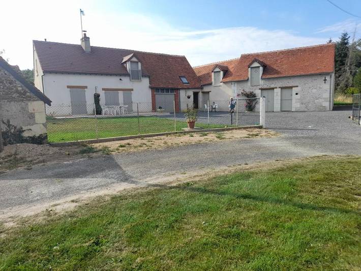 Location de vacances pour 7 personnes, avec piscine ainsi que vue et jardin à Mareuil-sur-Cher - 3