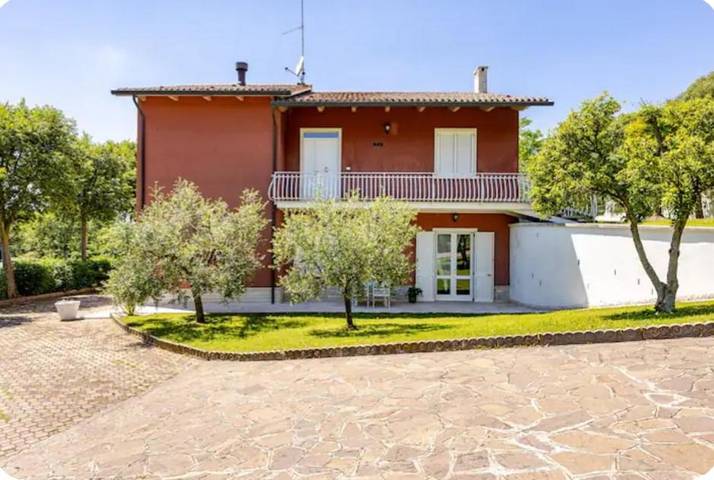 Casa vacanza per 7 persone, con Balcone e Terrazza nonché Giardino e Piscina per bambini a Volta Mantovana