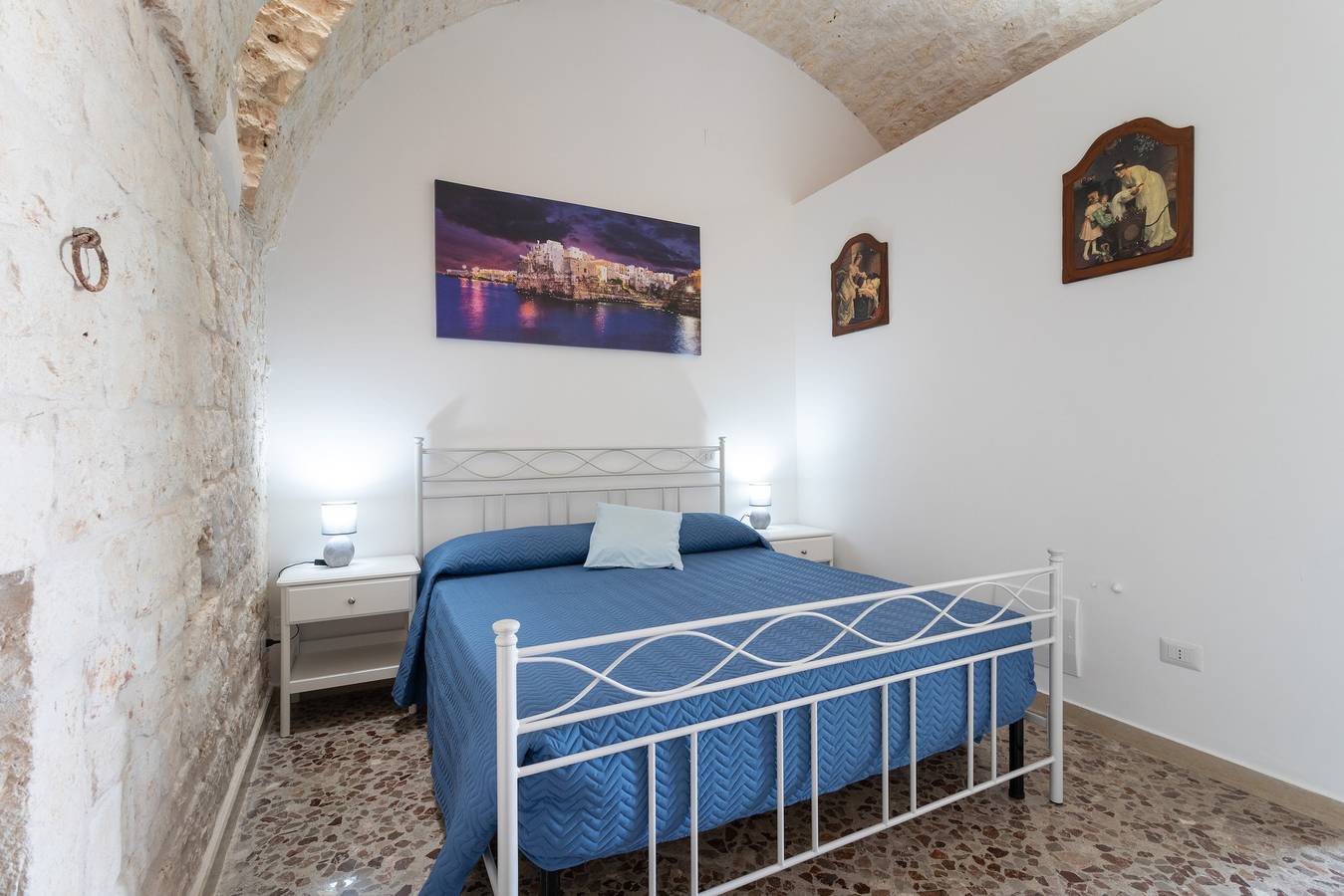 Camera 'Nuvola' con piscina condivisa, Wi-Fi e aria condizionata in Polignano a Mare, Provincia di Bari