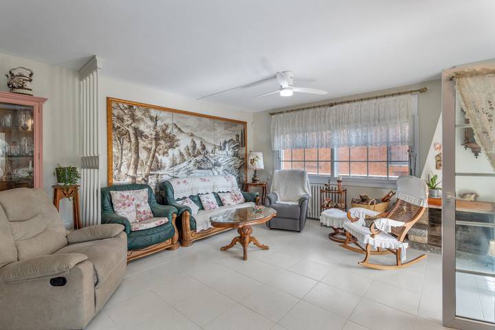 Casa Vacacional 'Ca La Iaia' con Vistas a la Montaña, Piscina Privada y Wi-Fi in Olérdola, Interior de Barcelona