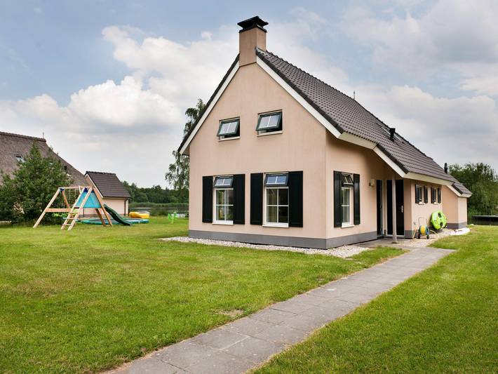 Vakantiehuis voor 12 personen, with whirlpool and terras as well as sauna and tuin, kindvriendelijk in Vlagtwedde
