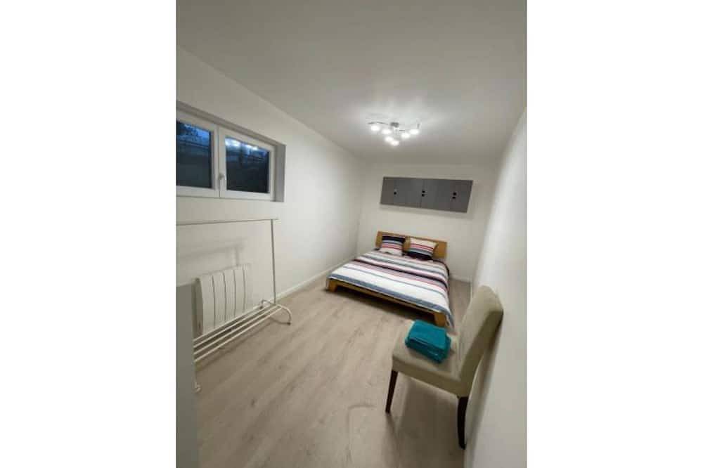 Studio with patio in Joinville-le-Pont, Valle del Marne