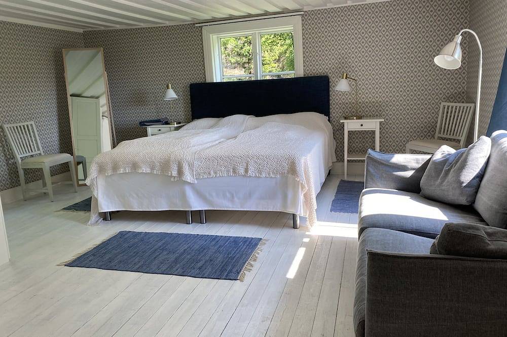 Country side farm house by the sea in Nynäshamn