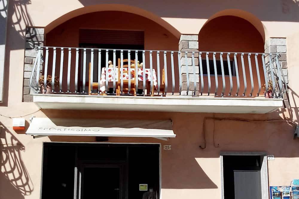 Entire apartment, Bright bilo sea view with wi-fi 150 mt. from the beach in Santa Teresa di Gallura, Santa Teresa Gallura (Municipality)