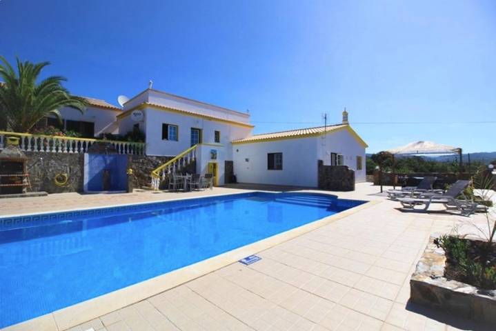 Holiday home for 6 people, with garden, with pets in Algarve