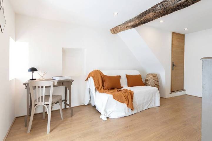 Mas Osmeea - Mimosa Suite.  On the 1st floor of a wing of the farmhouse, privacy preserved. in Roquefort-les-Pins, Mittelmeerküste (Frankreich)