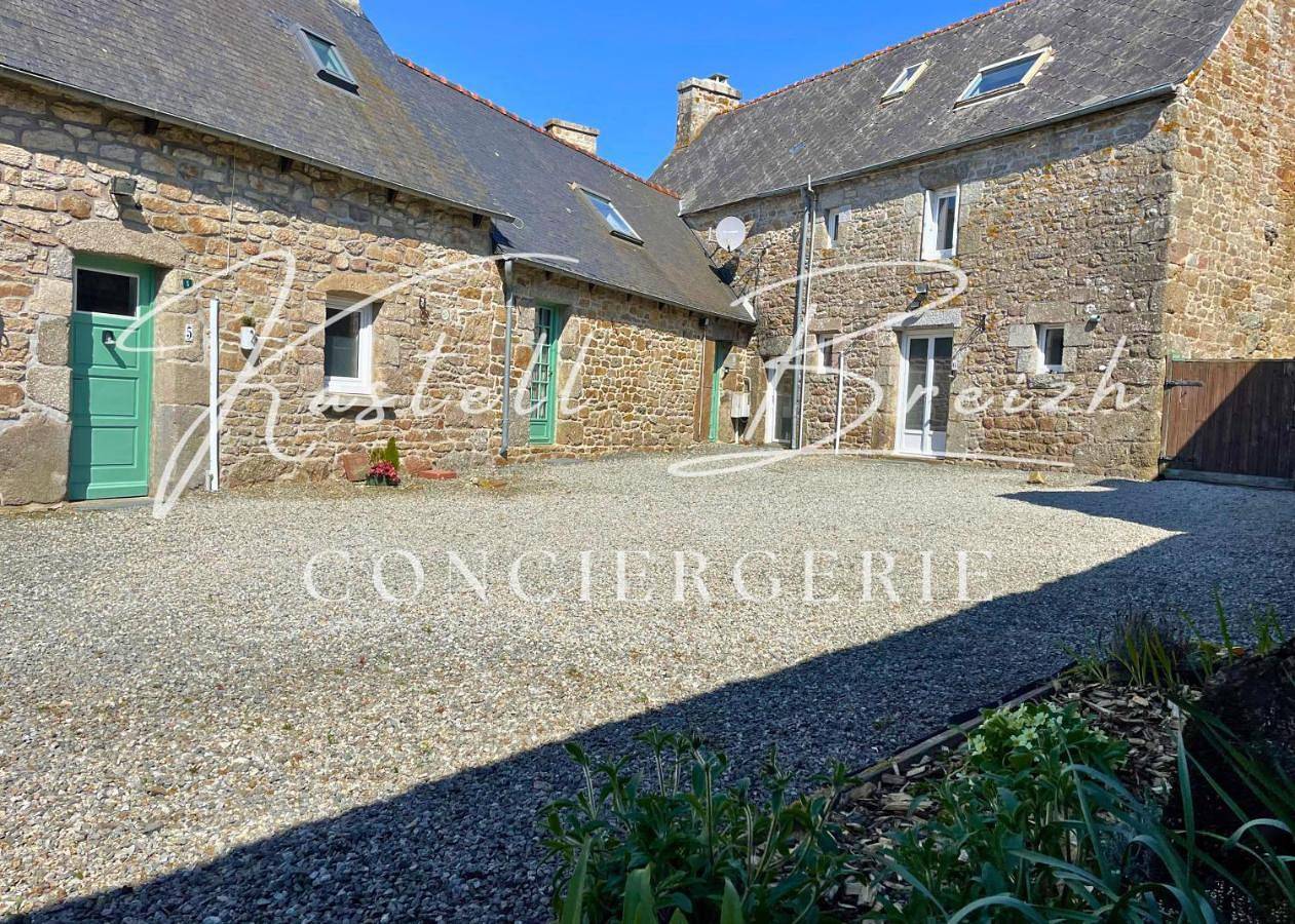 Two-Bedroom House in Saint-Connan, Région de Guingamp