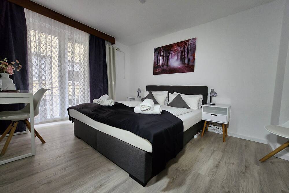 Basic Doppelzimmer mit eigenem Bad in Rastatt, Nordschwarzwald