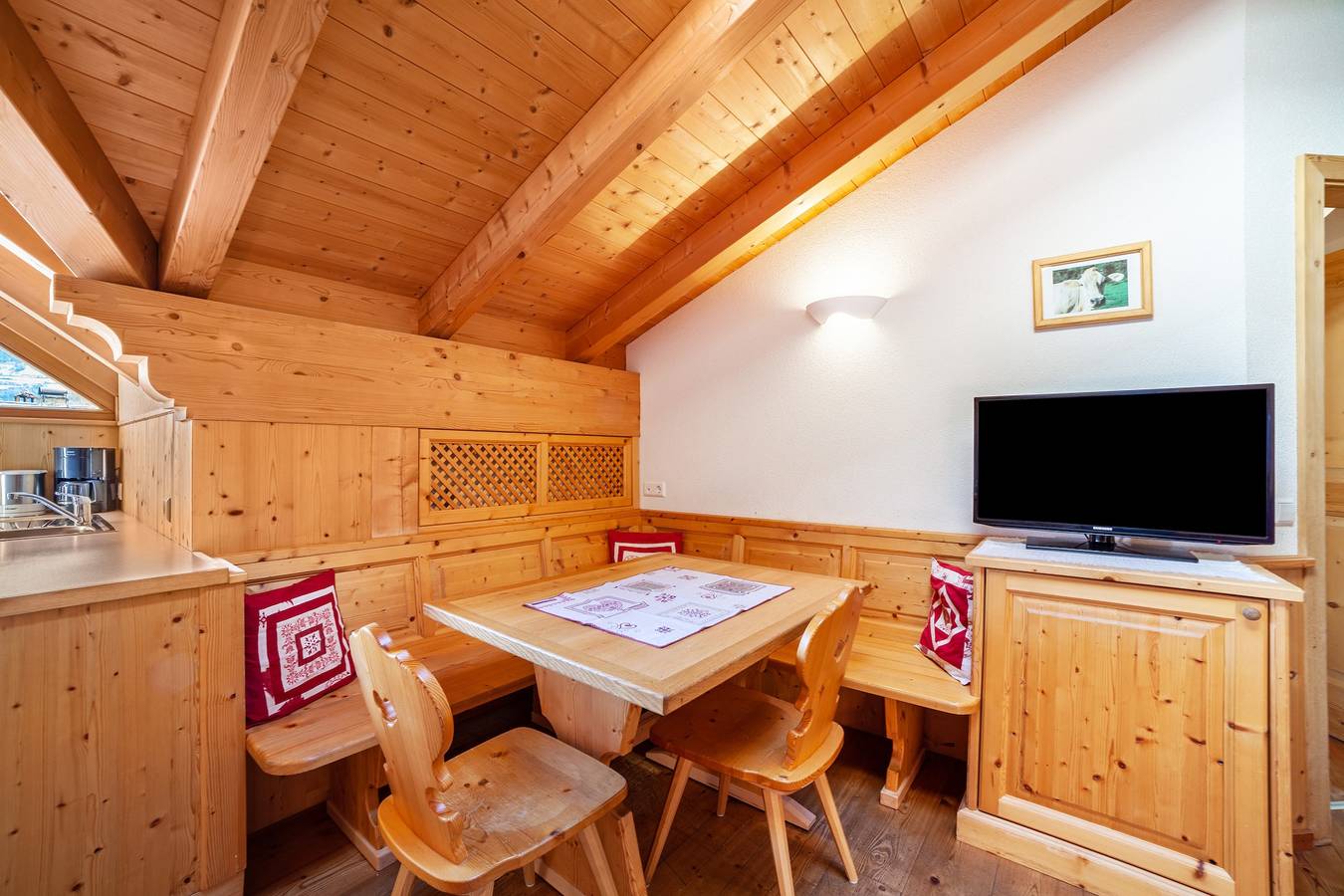 Entire apartment, Holiday Apartment "Hof am Schloss Zirm" with Mountain View and Wi-Fi in Lichtenberg - Montechiaro, Prad at the Stelvio Pass
