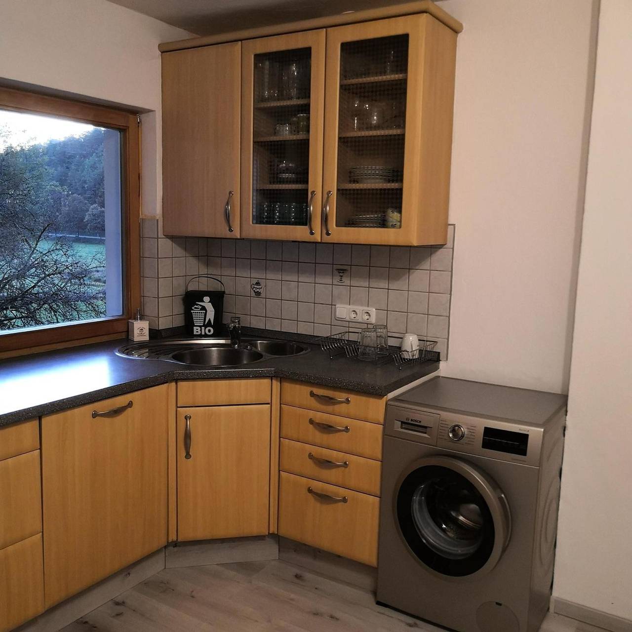 Ganze Wohnung, 'Ferienhaus Am Bach' mit Terrasse in Deuerling, Ostbayern