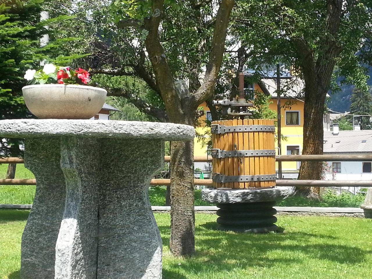 Appartamento intero, Appartamento 'Il Glicine' con giardino in comune in Premia, Verbano-Cusio-Ossola e dintorni