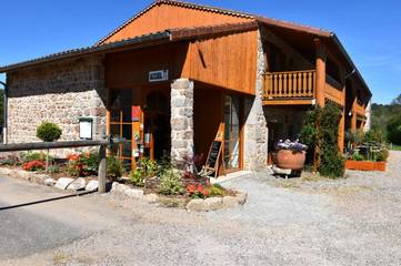 Hôtel pour 2 personnes, avec terrasse et jardin, animaux acceptés à Les Salles