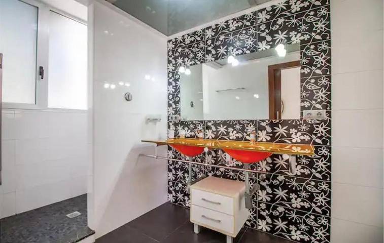 Location de vacances pour 10 personnes, avec jardin et piscine ainsi que vue et terrasse dans La Manga del Mar Menor - 2